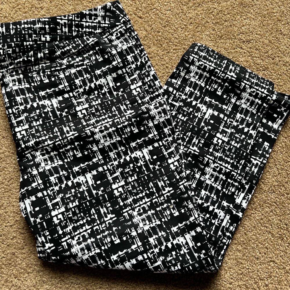 Woman’s Apt9 Crop pants